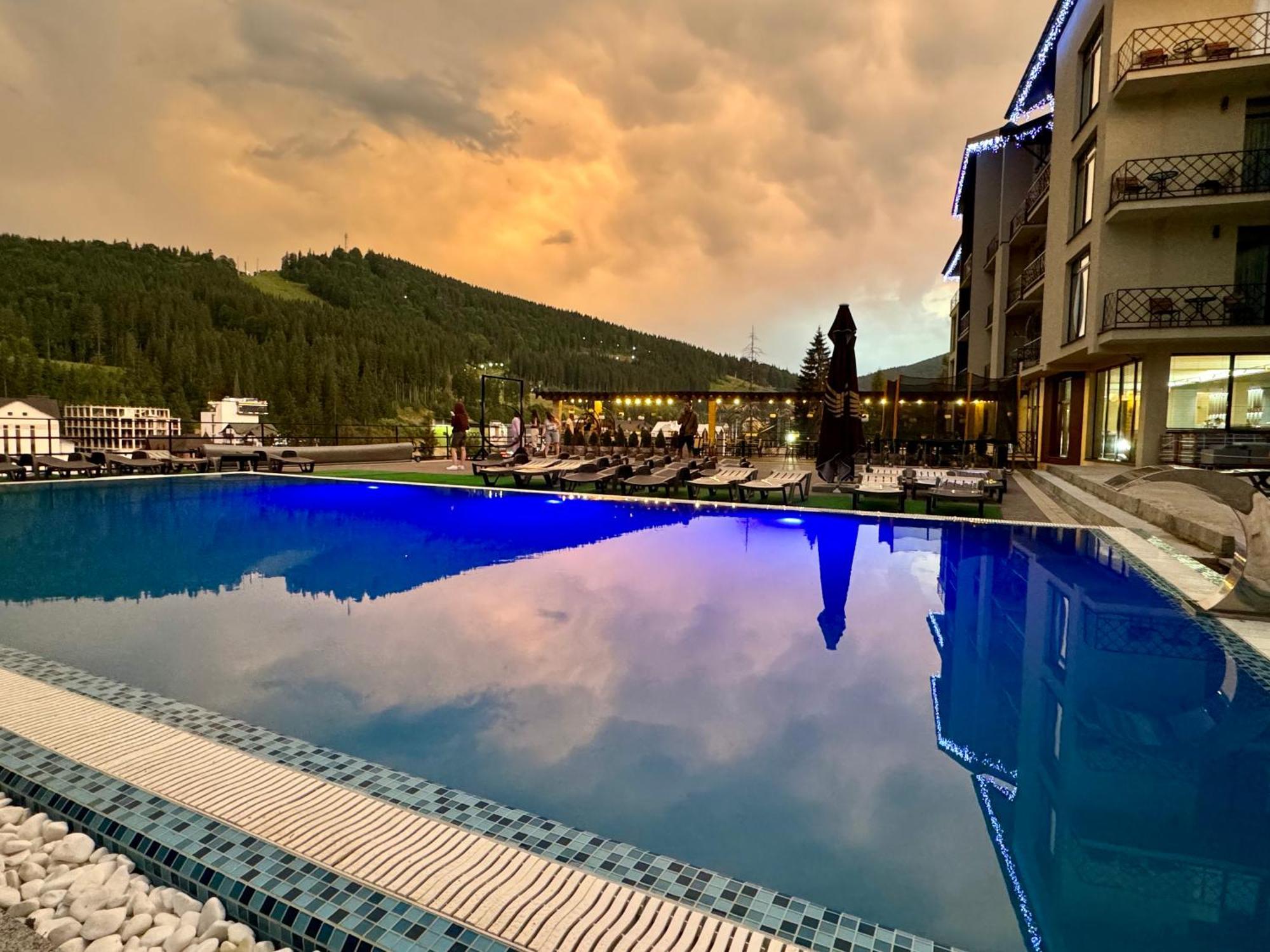 Gold Palace Wellness & Spa Boekovel Buitenkant foto