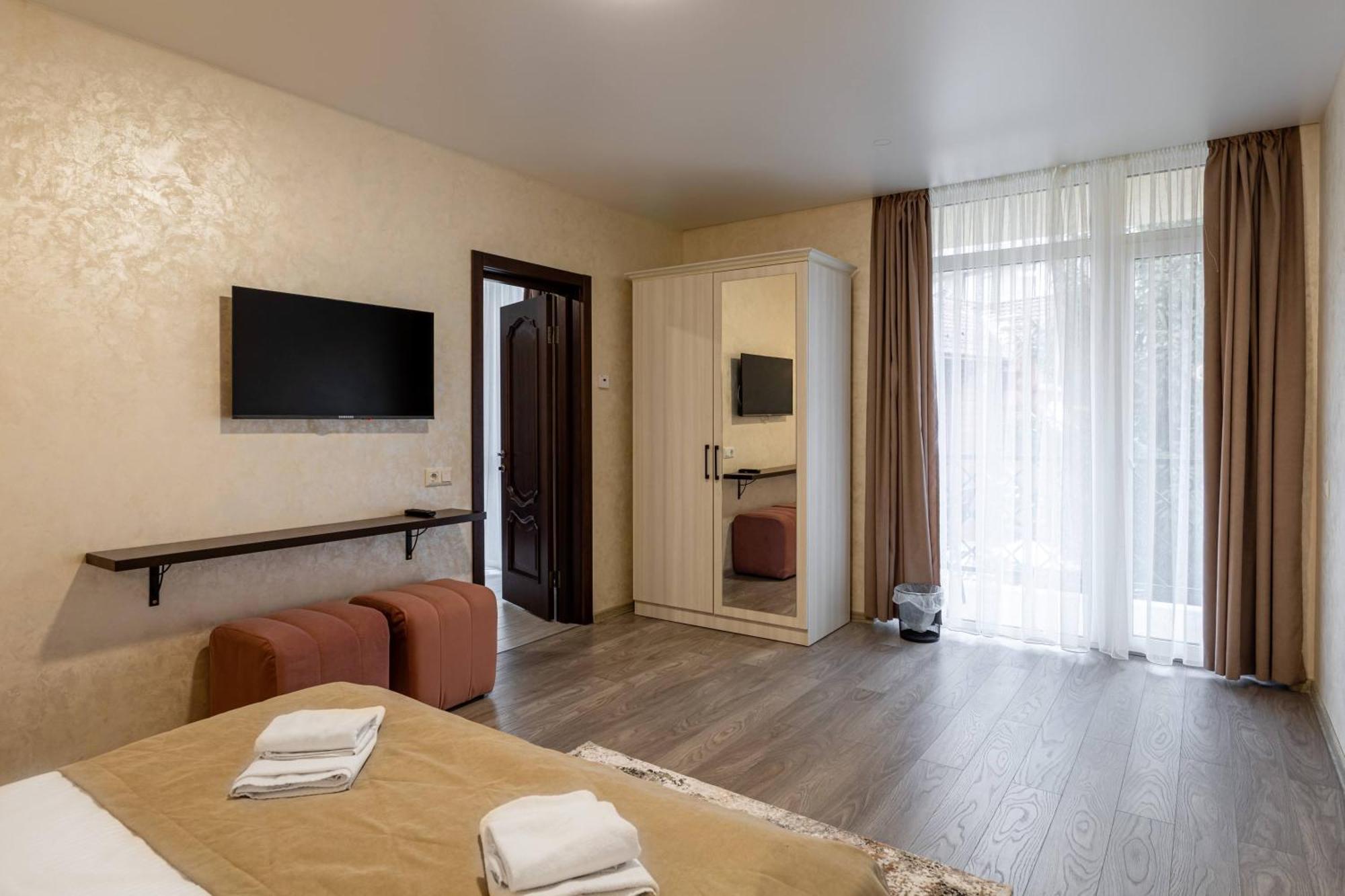 Gold Palace Wellness & Spa Boekovel Buitenkant foto