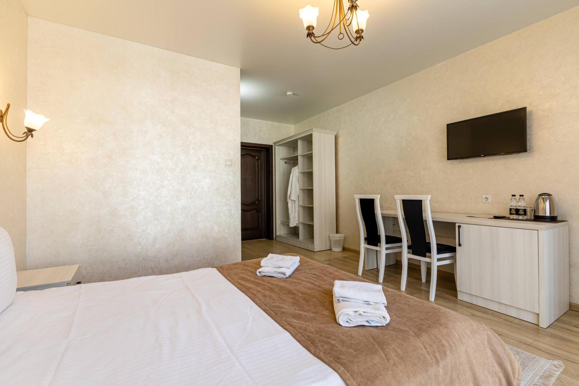 Gold Palace Wellness & Spa Boekovel Buitenkant foto