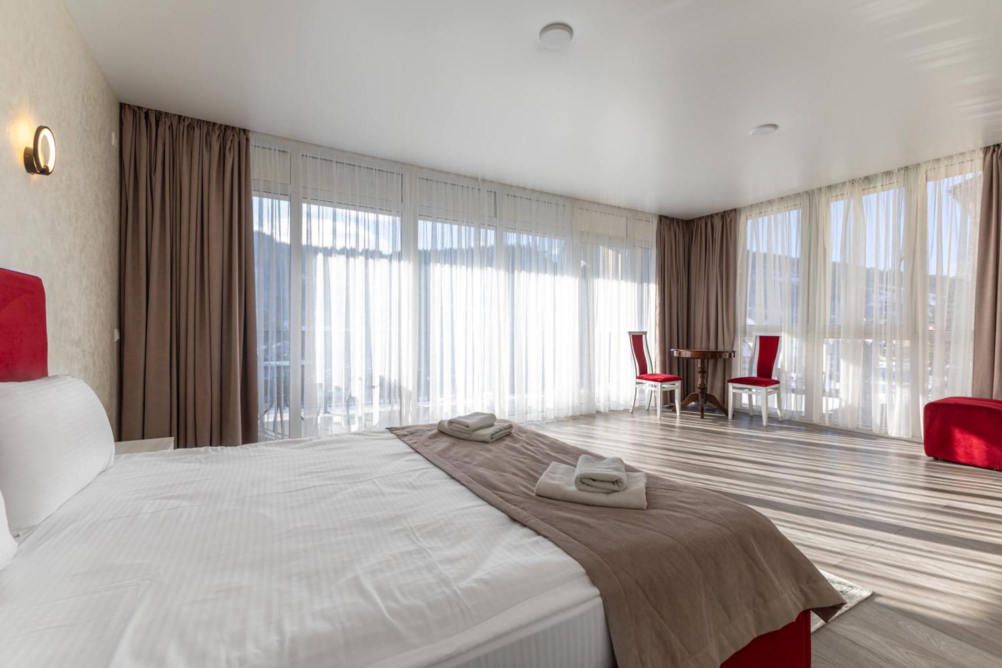 Gold Palace Wellness & Spa Boekovel Buitenkant foto